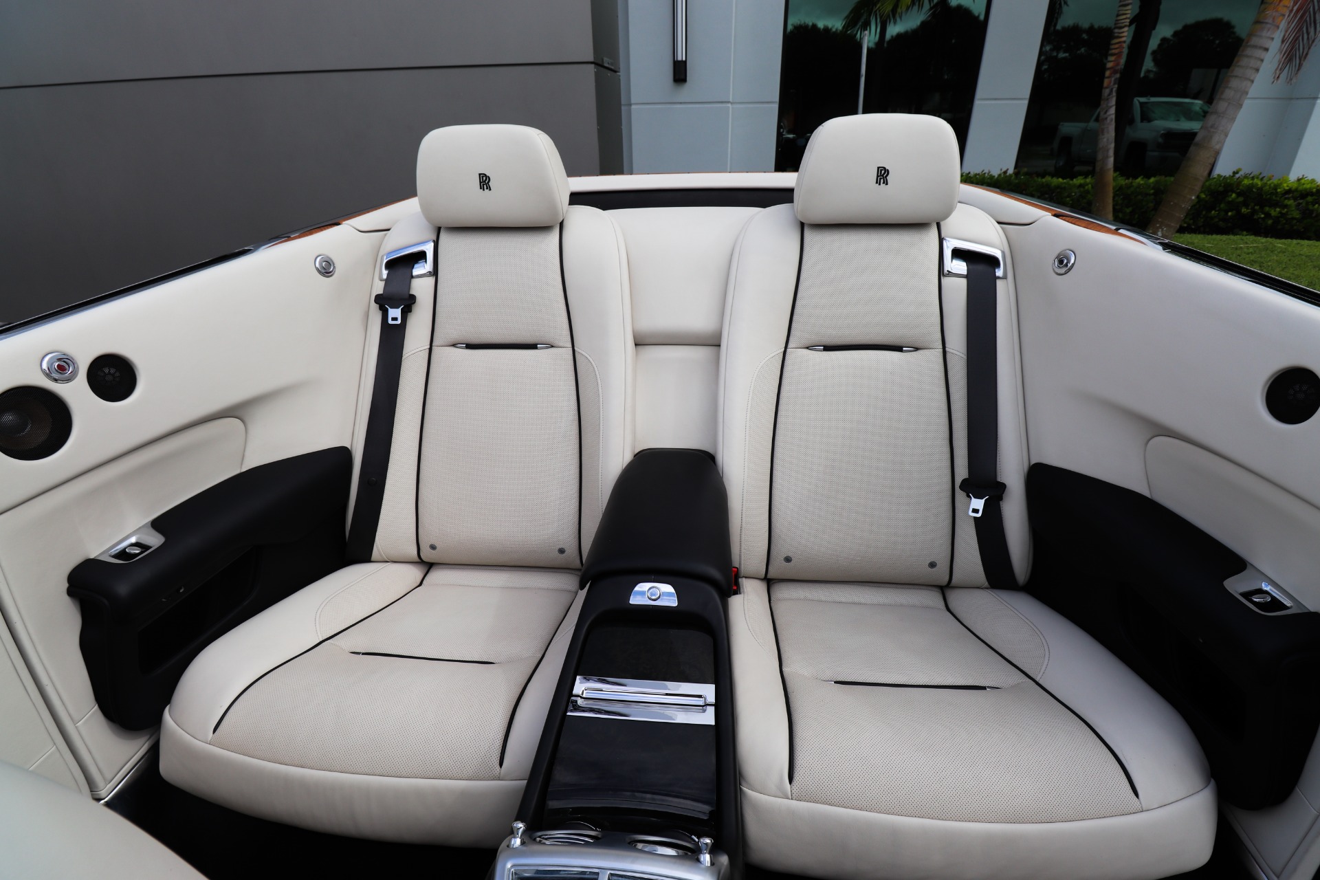 Used-2016-Rolls-Royce-Dawn