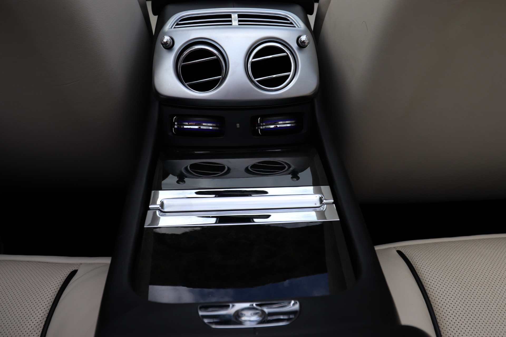 Used-2016-Rolls-Royce-Dawn
