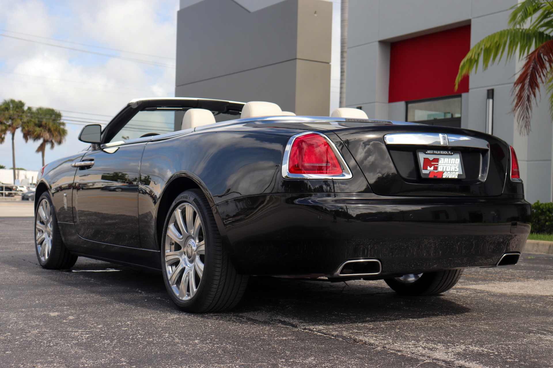 Used-2016-Rolls-Royce-Dawn