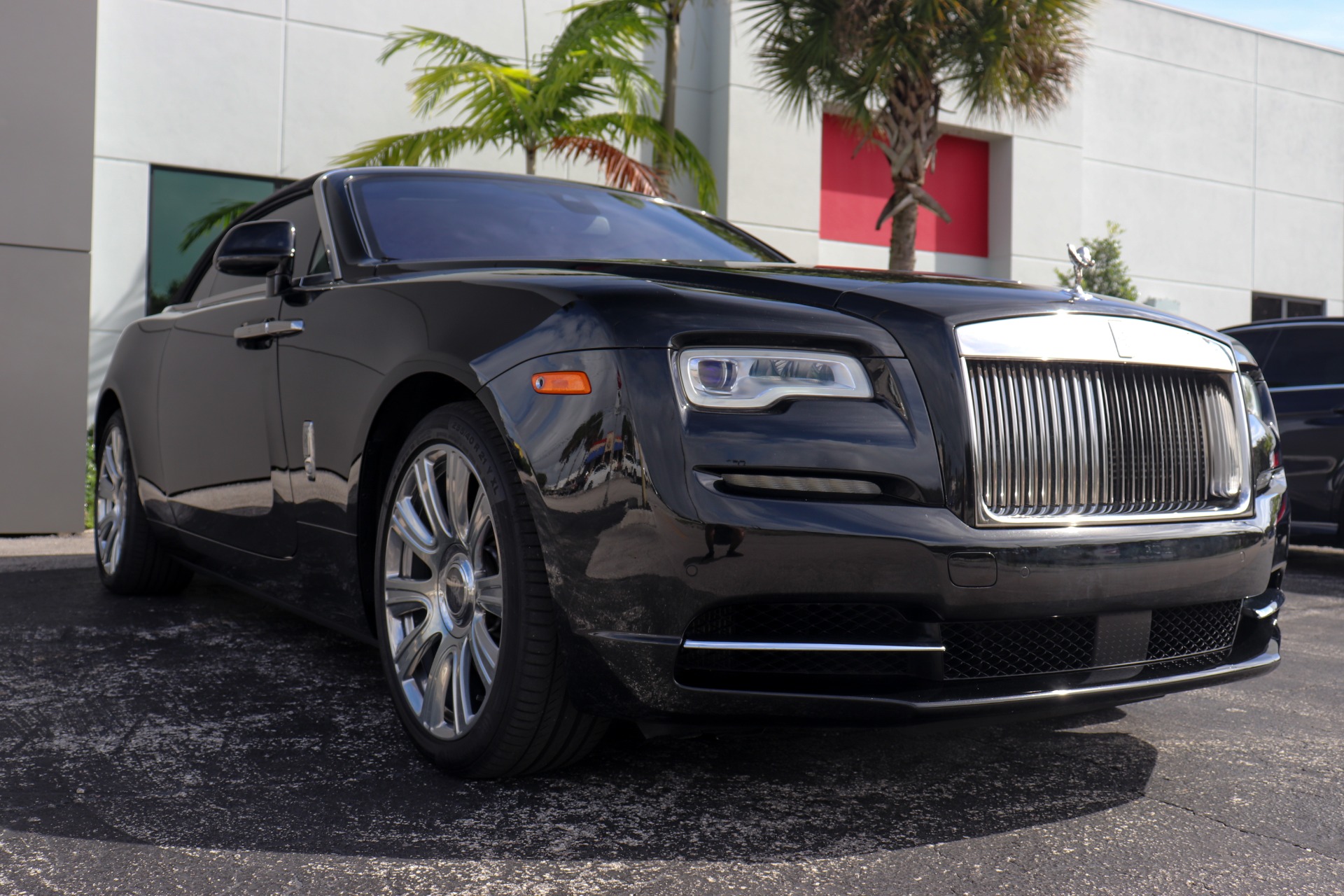 Used-2016-Rolls-Royce-Dawn