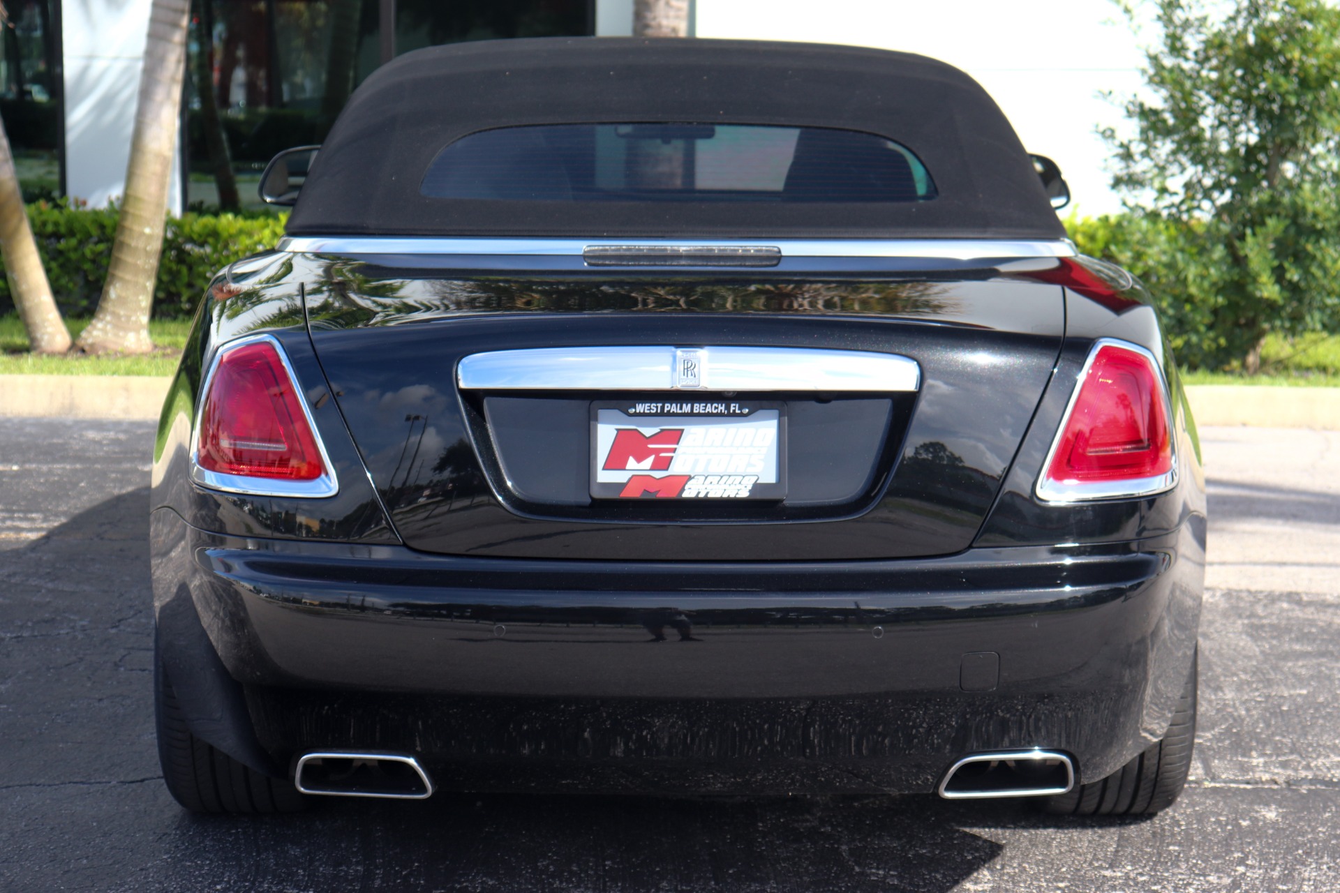 Used-2016-Rolls-Royce-Dawn