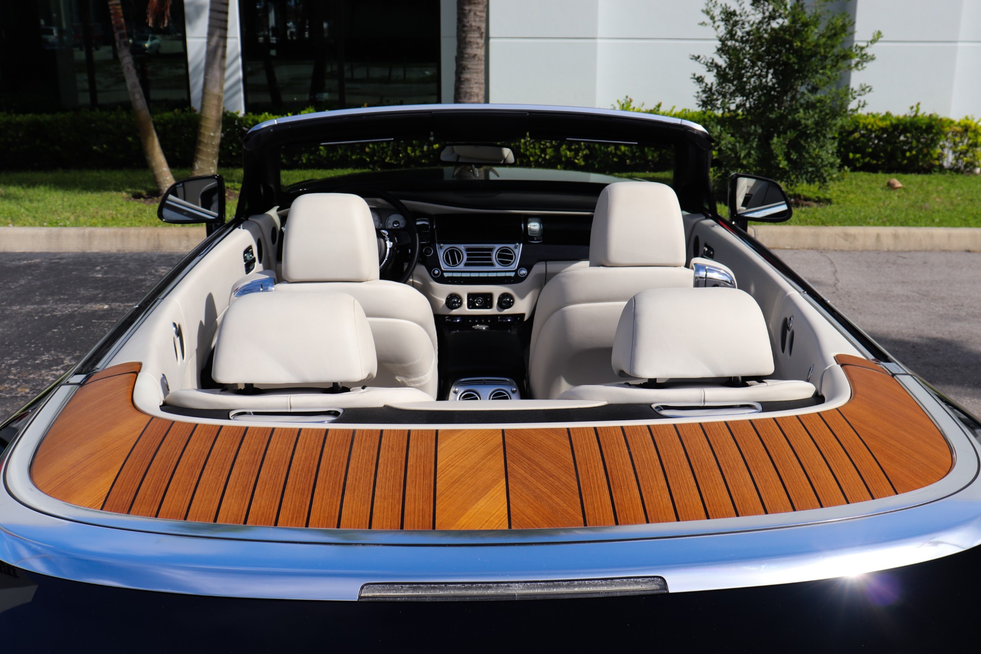 Used-2016-Rolls-Royce-Dawn