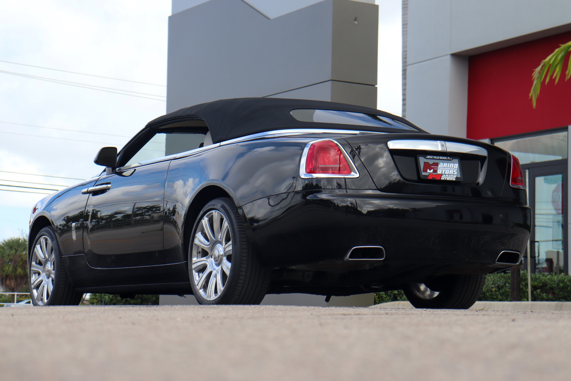 Used-2016-Rolls-Royce-Dawn