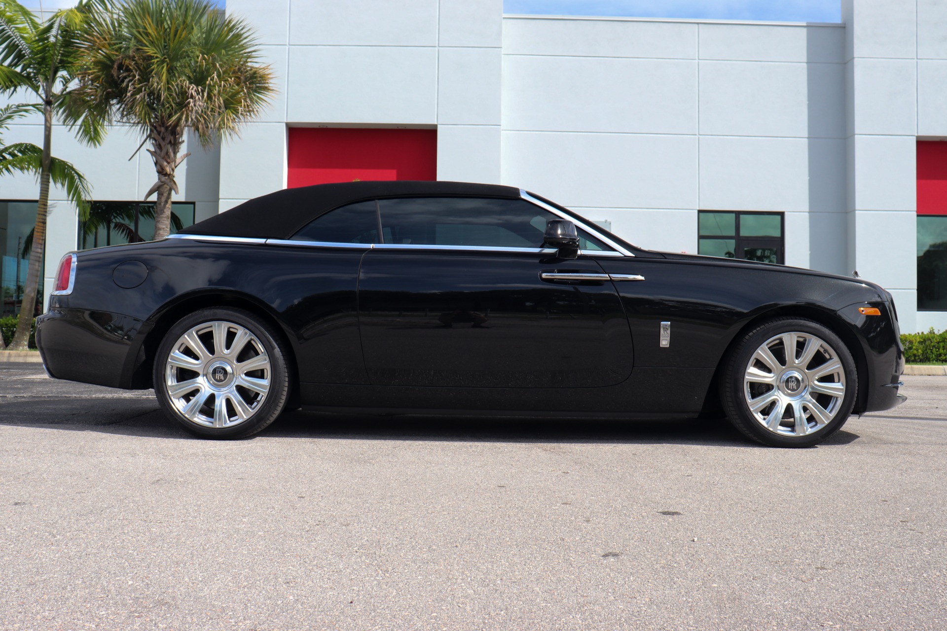Used-2016-Rolls-Royce-Dawn