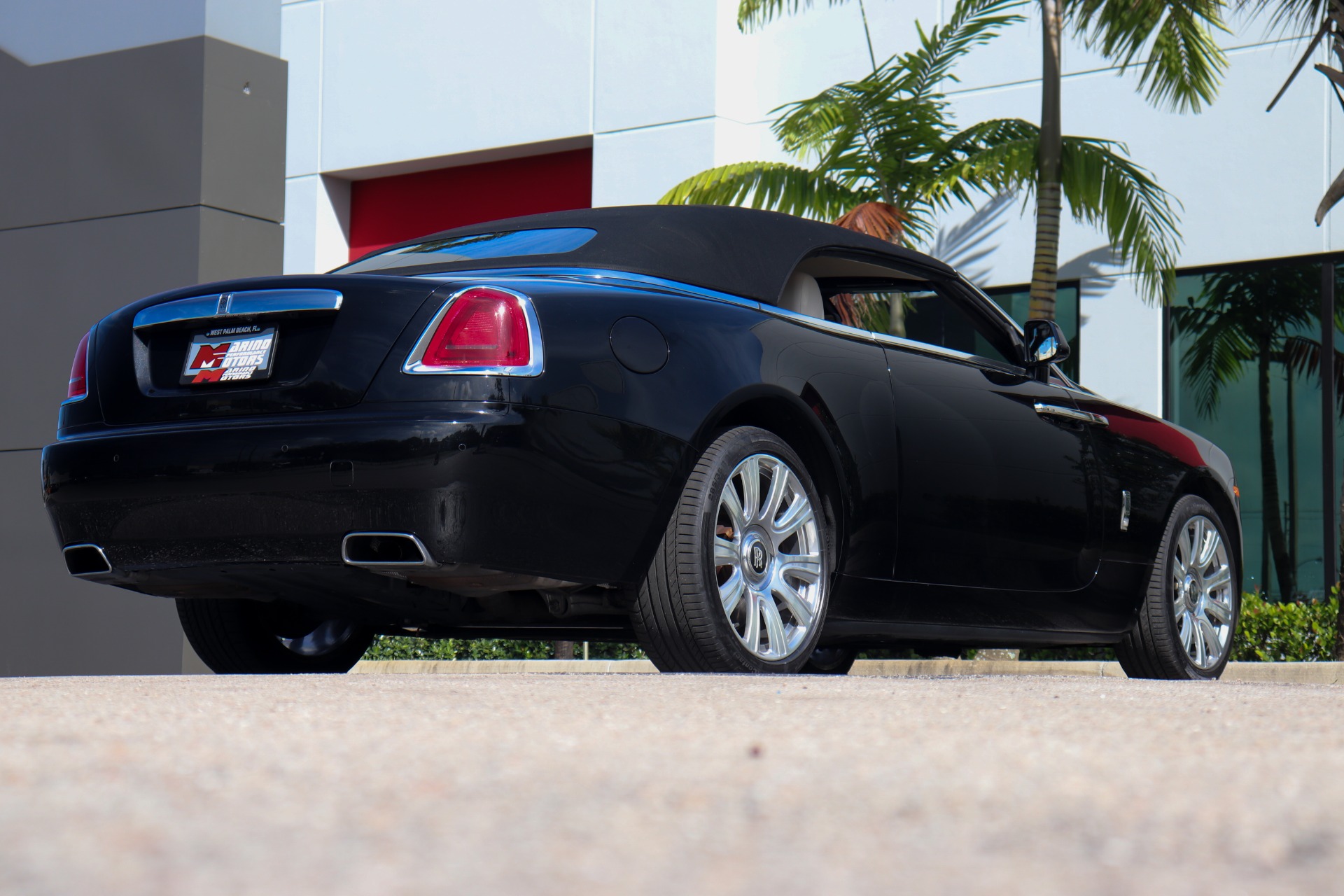 Used-2016-Rolls-Royce-Dawn
