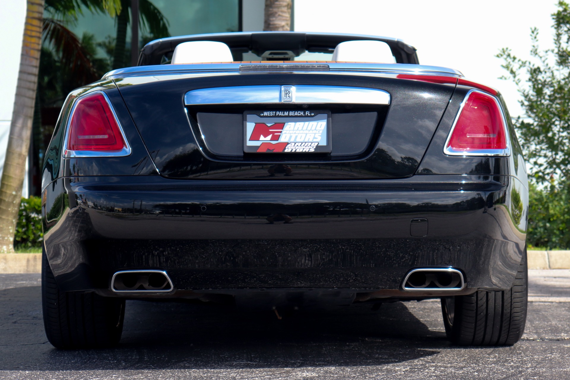 Used-2016-Rolls-Royce-Dawn