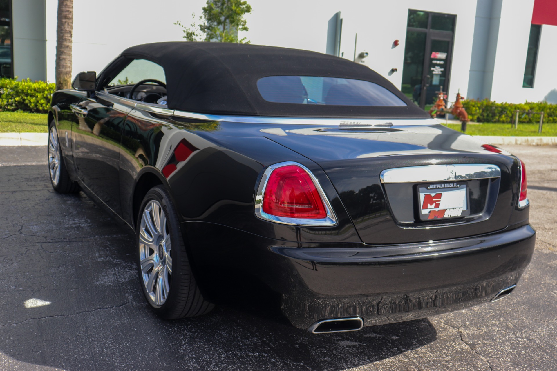 Used-2016-Rolls-Royce-Dawn