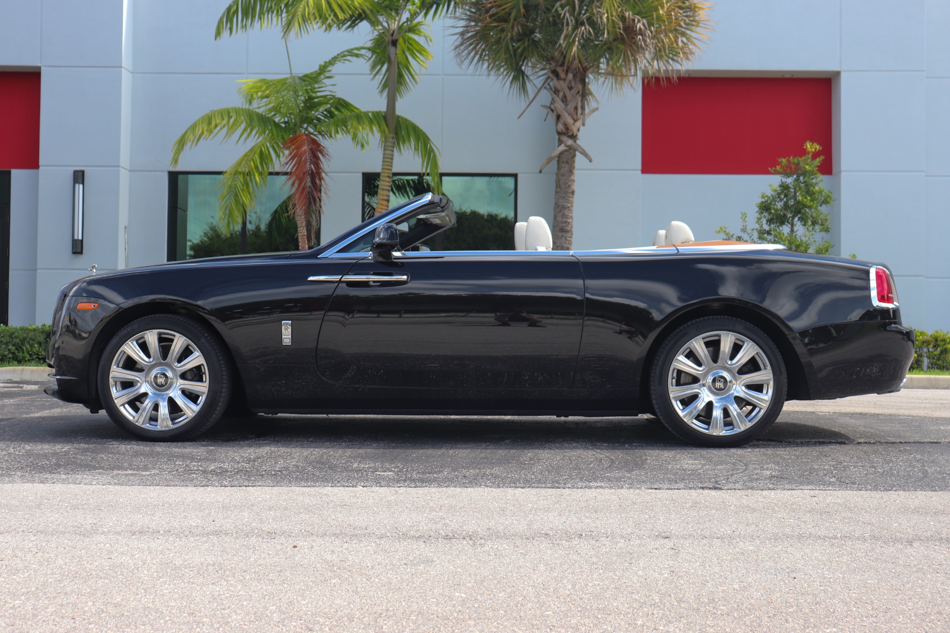 Used-2016-Rolls-Royce-Dawn