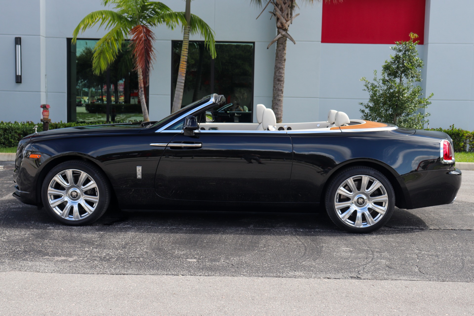Used-2016-Rolls-Royce-Dawn
