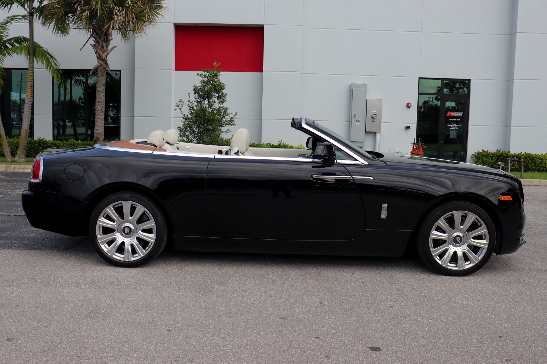 Used-2016-Rolls-Royce-Dawn
