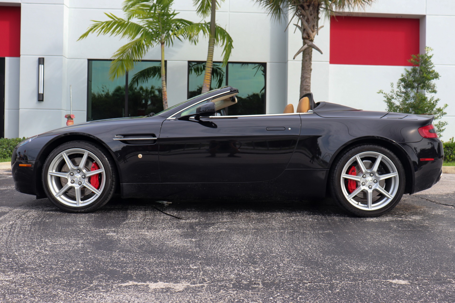 Used-2008-Aston-Martin-V8-Vantage-Roadster