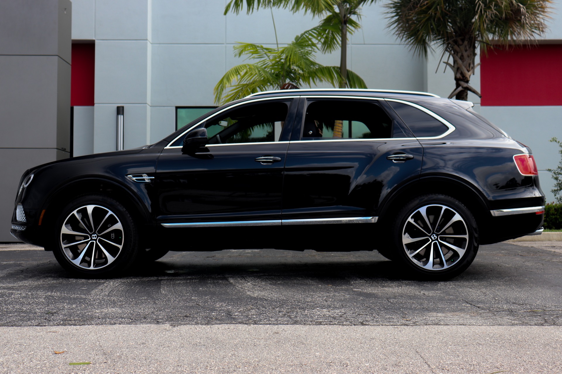 Used-2019-Bentley-Bentayga-V8