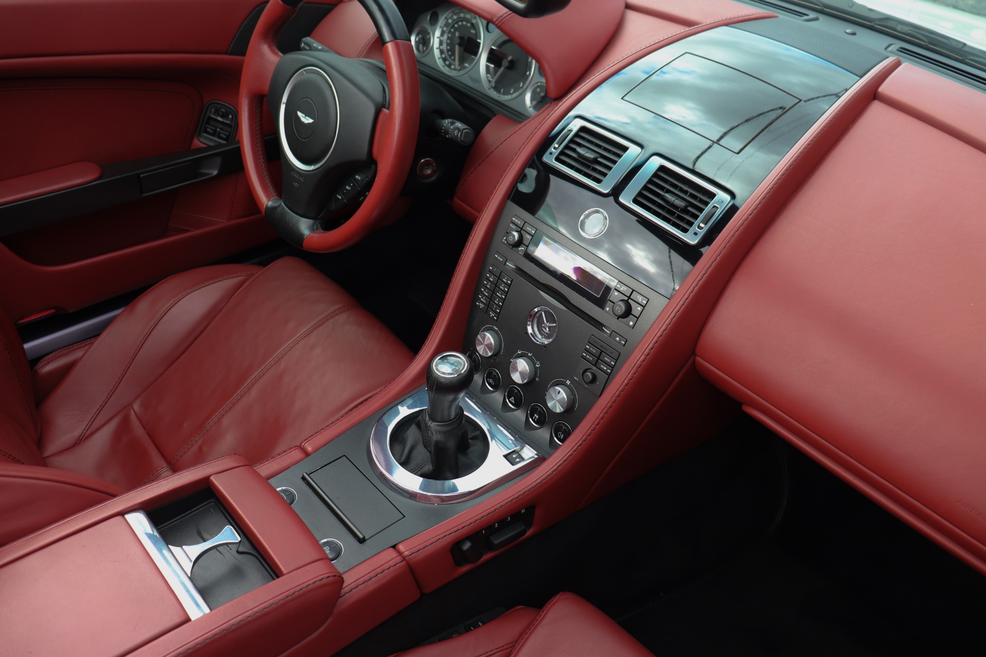 Used-2008-Aston-Martin-V8-Vantage-Roadster