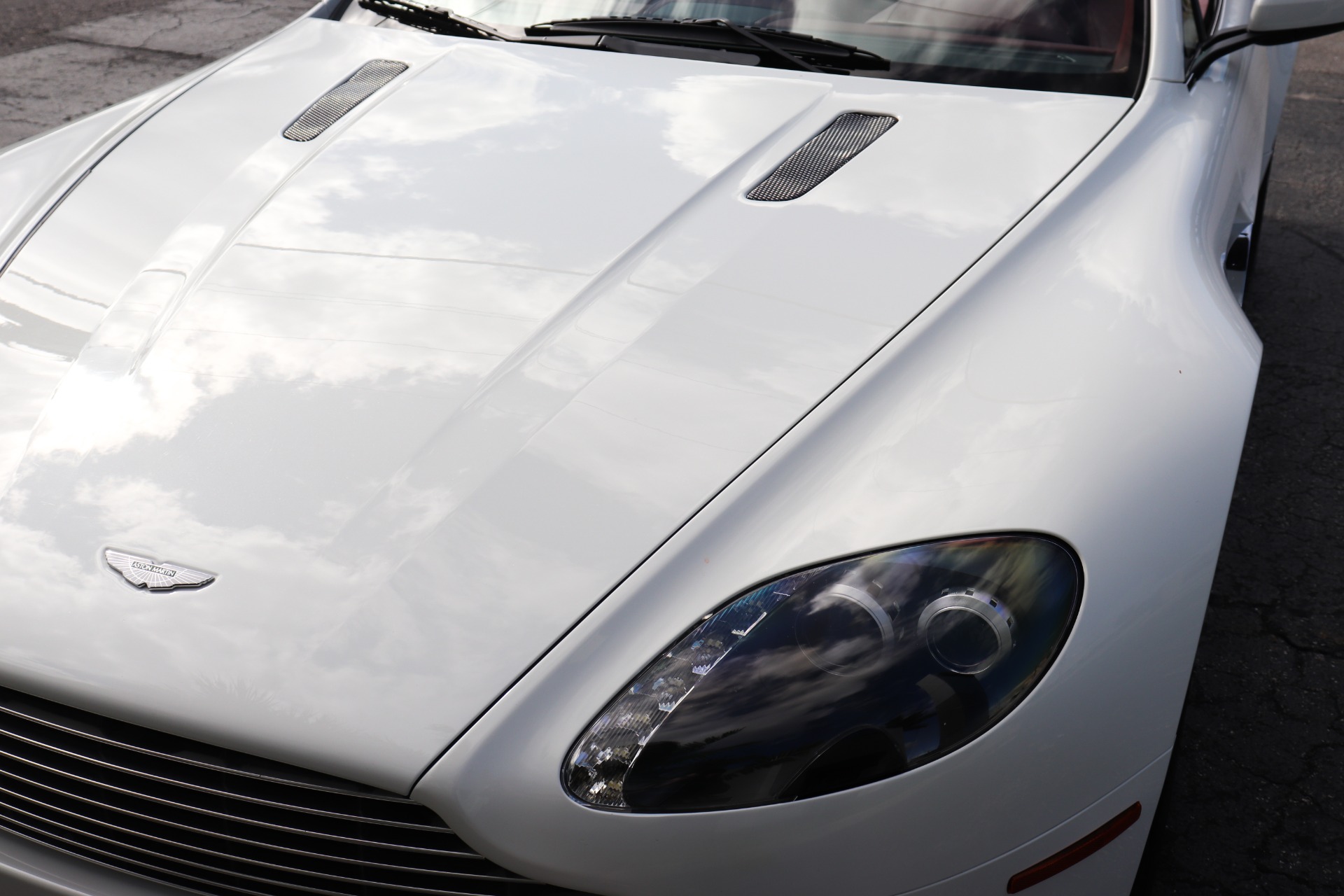 Used-2008-Aston-Martin-V8-Vantage-Roadster