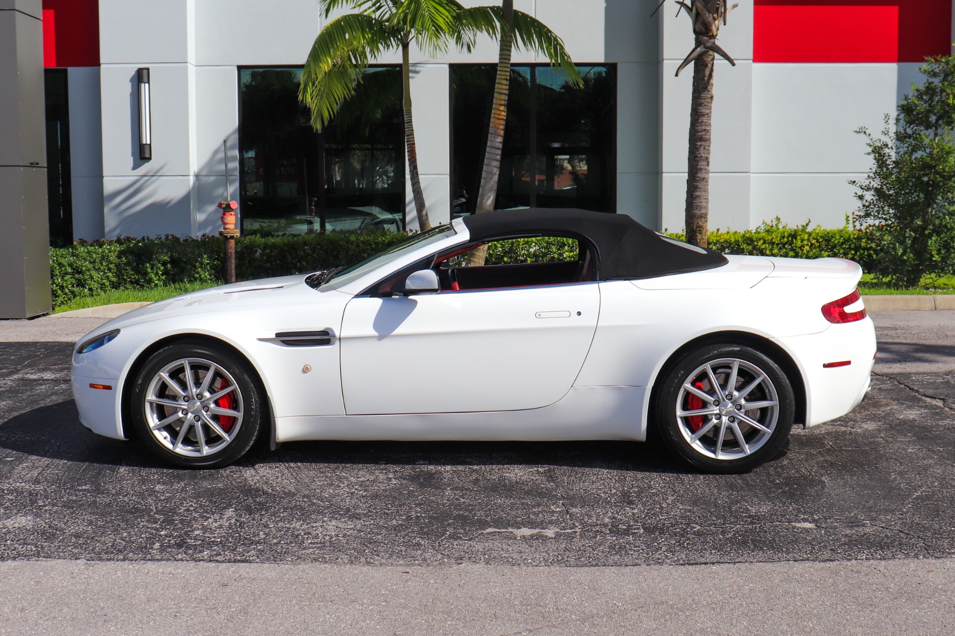 Used-2008-Aston-Martin-V8-Vantage-Roadster