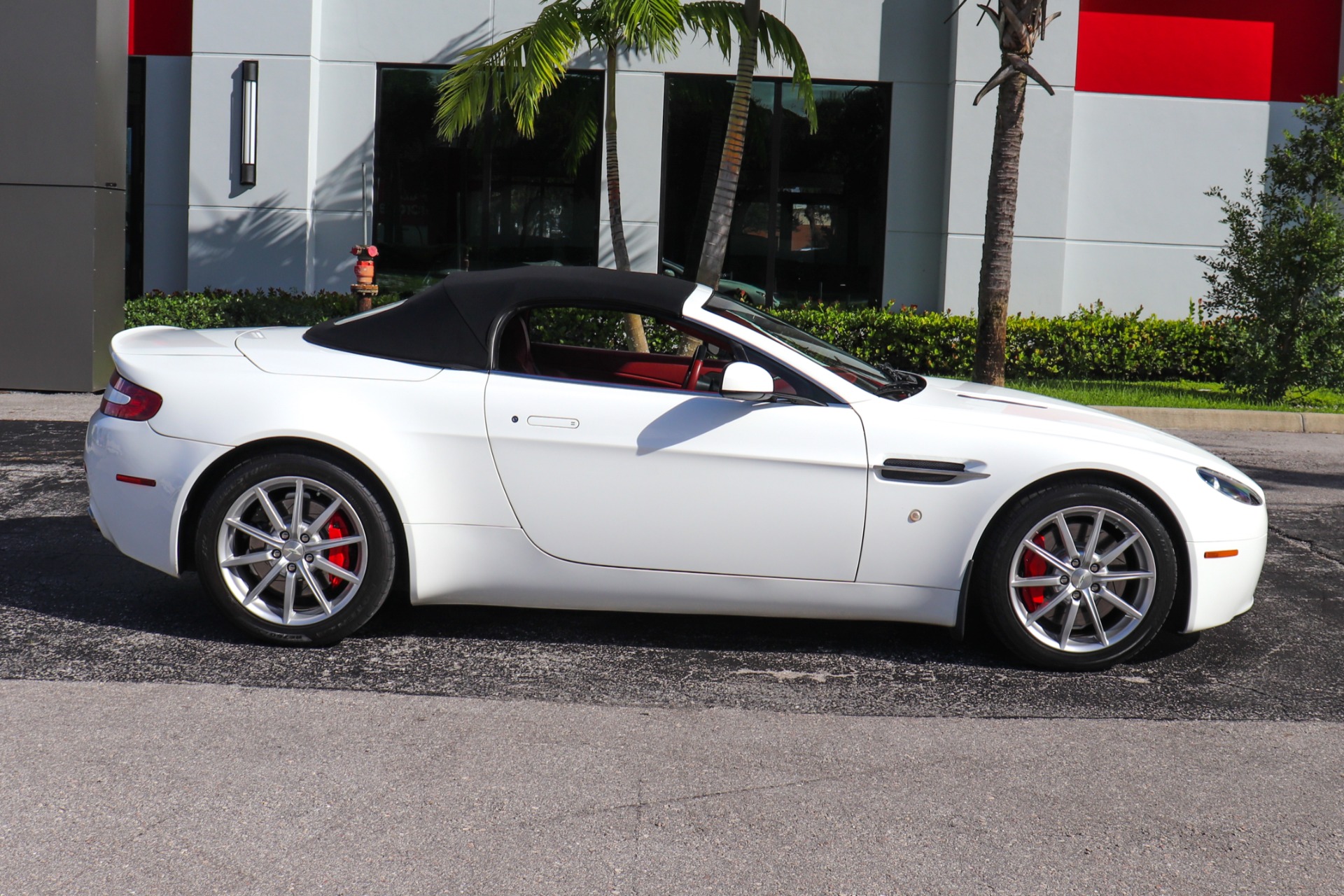 Used-2008-Aston-Martin-V8-Vantage-Roadster