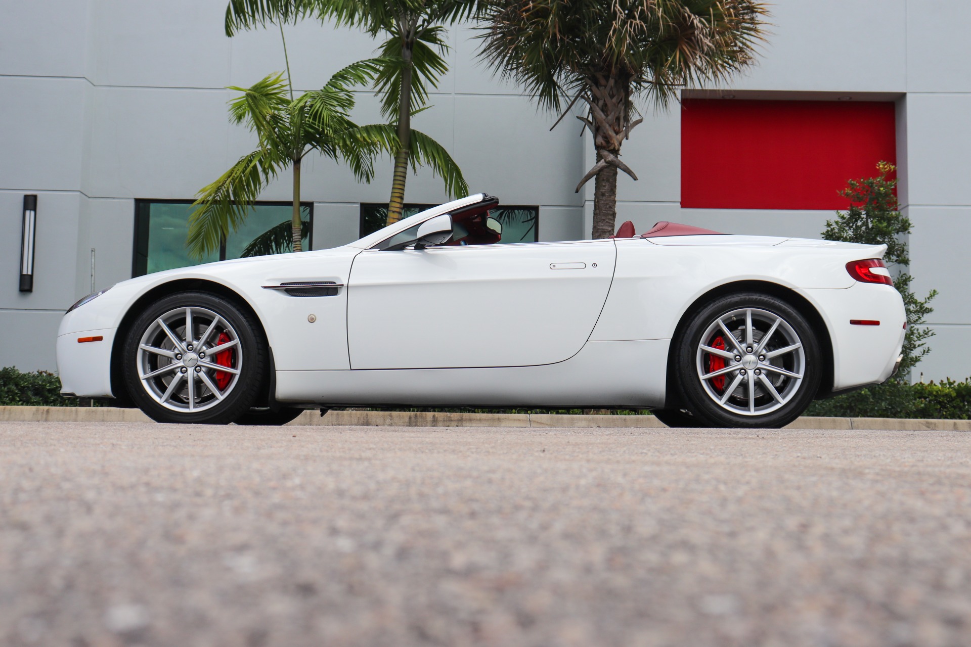 Used-2008-Aston-Martin-V8-Vantage-Roadster
