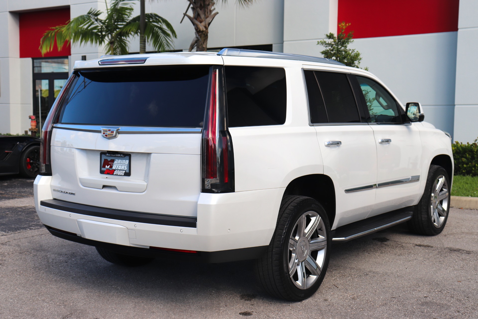 Used-2017-Cadillac-Escalade-Luxury