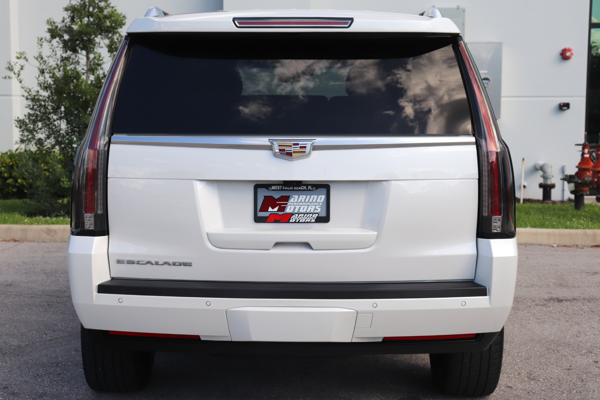 Used-2017-Cadillac-Escalade-Luxury