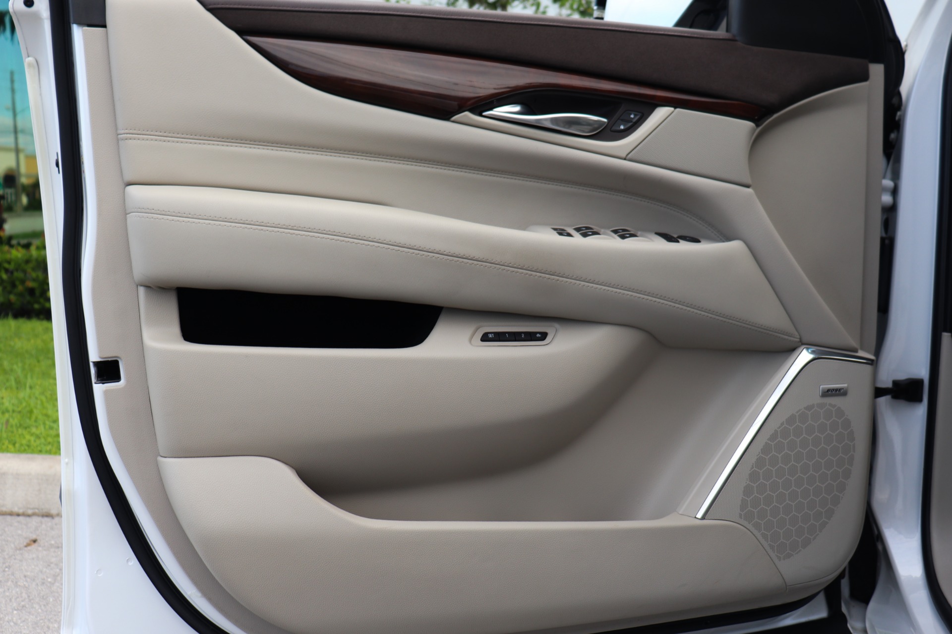 Used-2017-Cadillac-Escalade-Luxury
