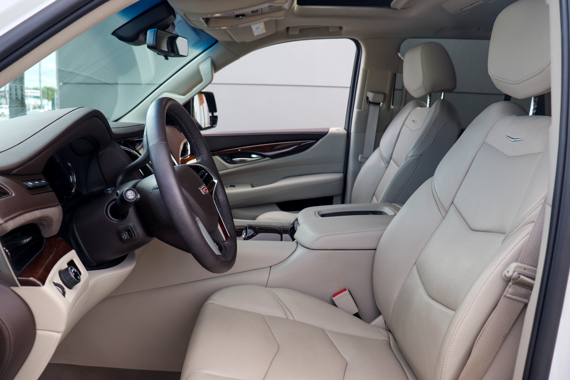 Used-2017-Cadillac-Escalade-Luxury