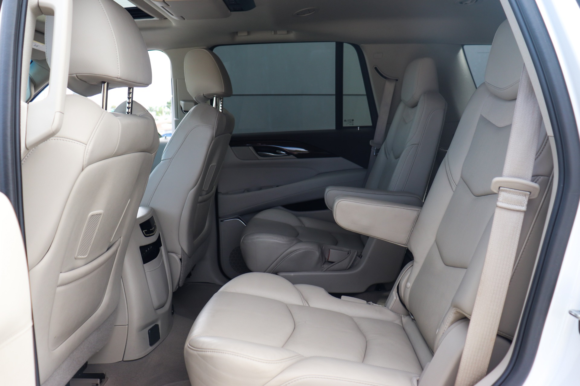 Used-2017-Cadillac-Escalade-Luxury