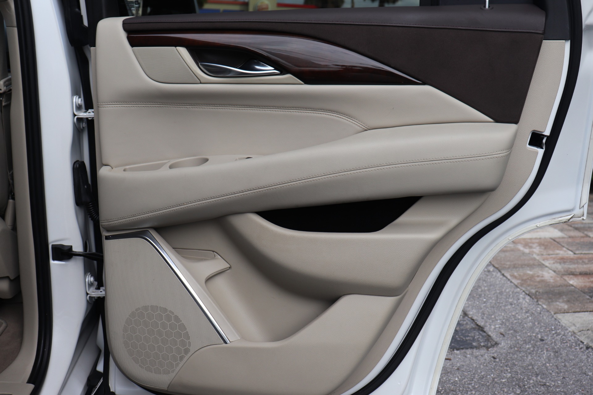 Used-2017-Cadillac-Escalade-Luxury