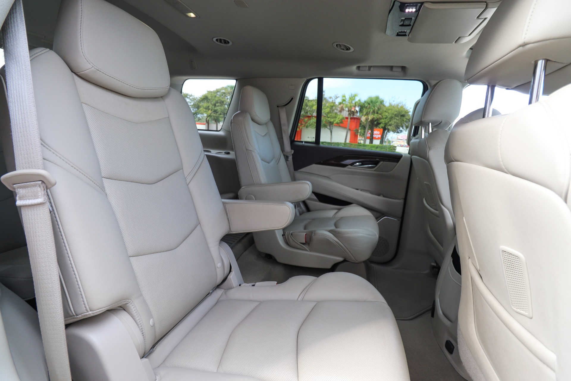 Used-2017-Cadillac-Escalade-Luxury