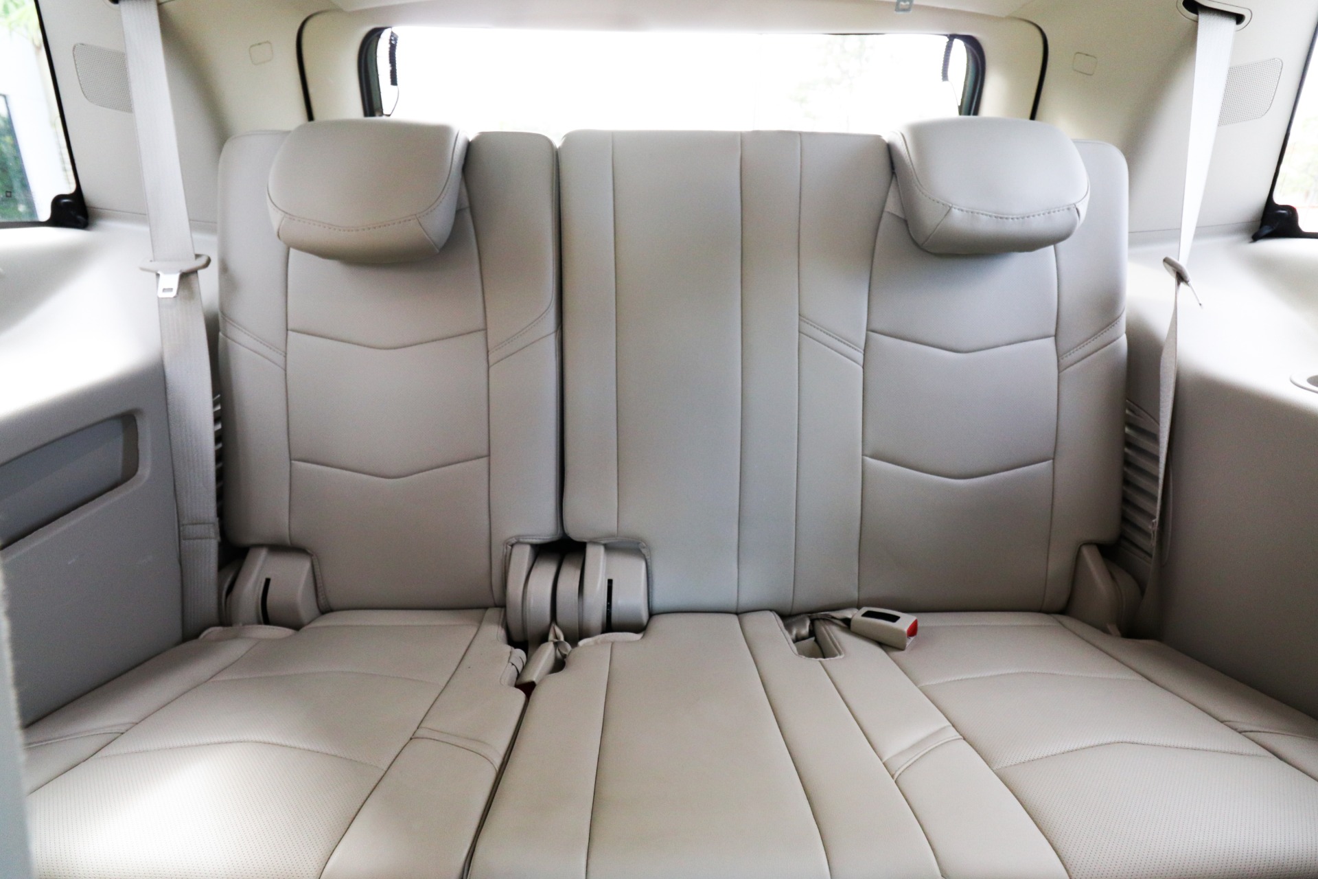 Used-2017-Cadillac-Escalade-Luxury