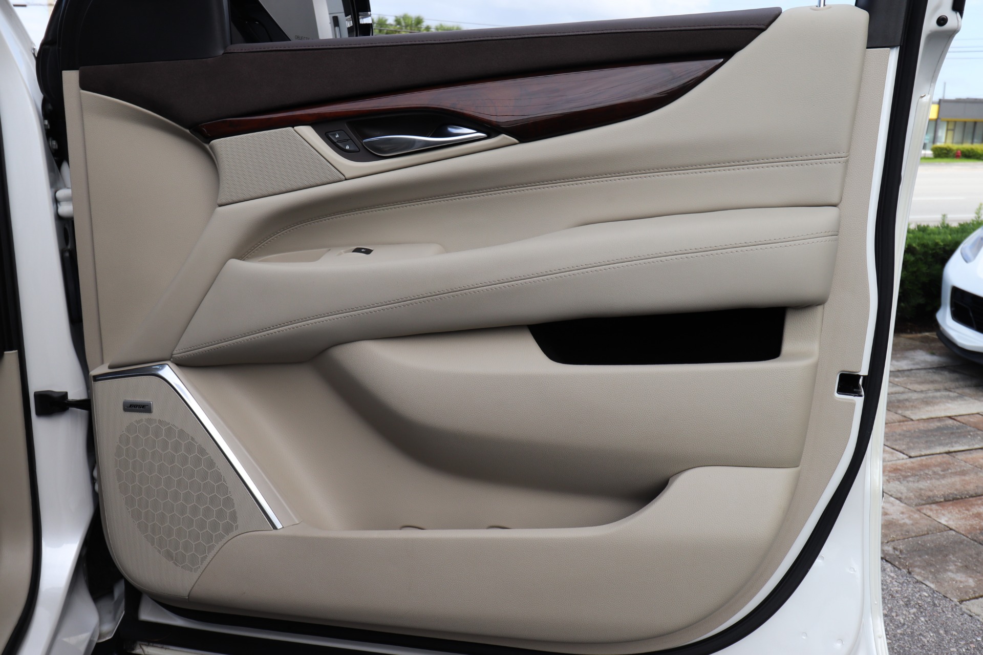 Used-2017-Cadillac-Escalade-Luxury