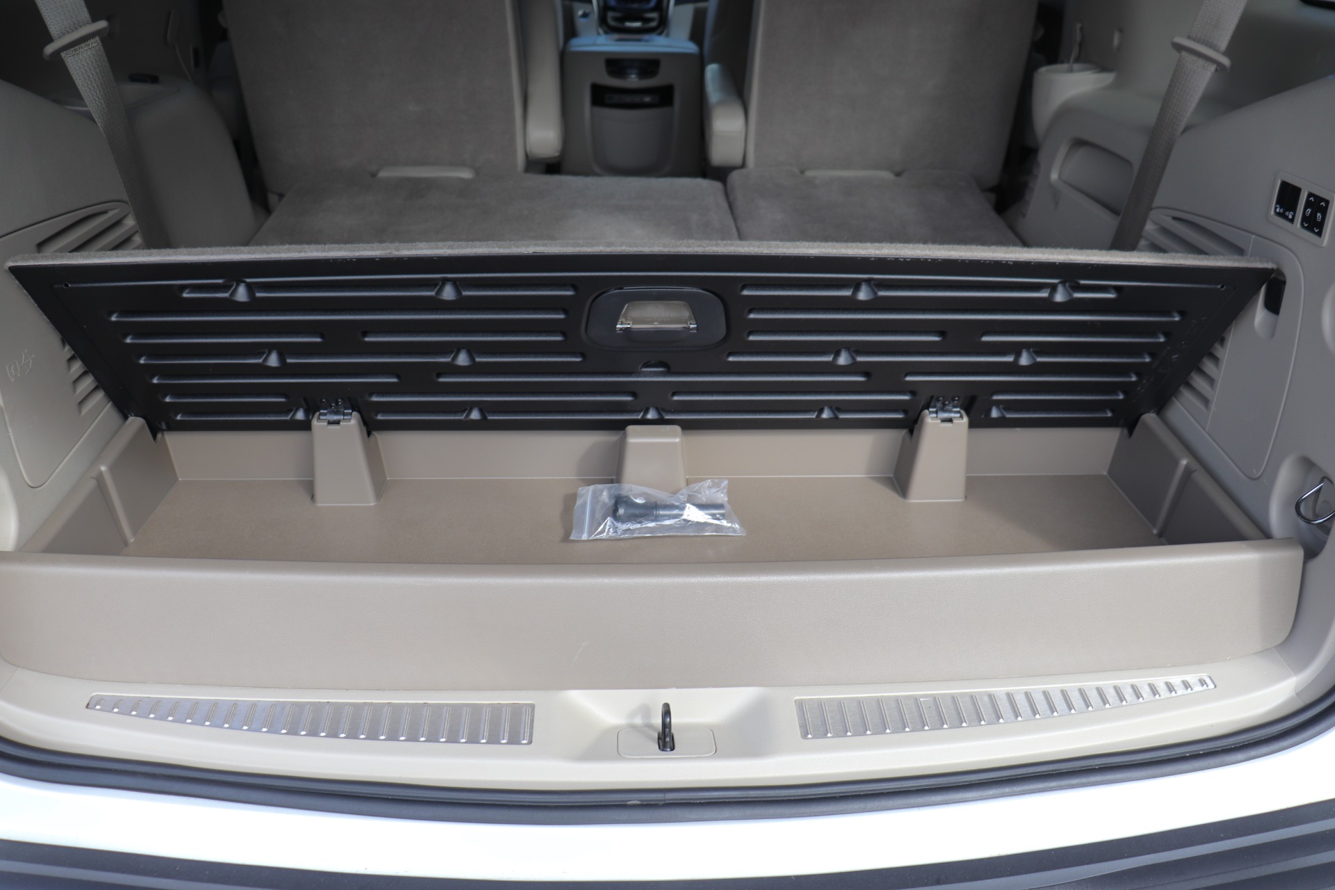 Used-2017-Cadillac-Escalade-Luxury