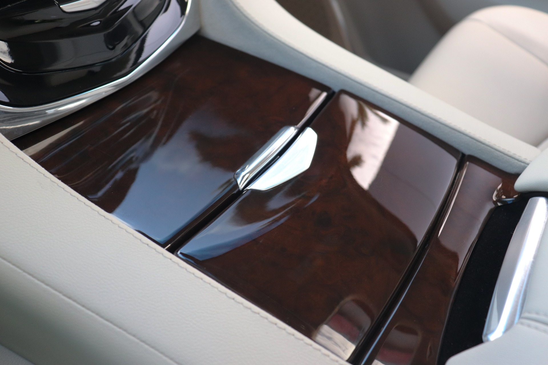 Used-2017-Cadillac-Escalade-Luxury