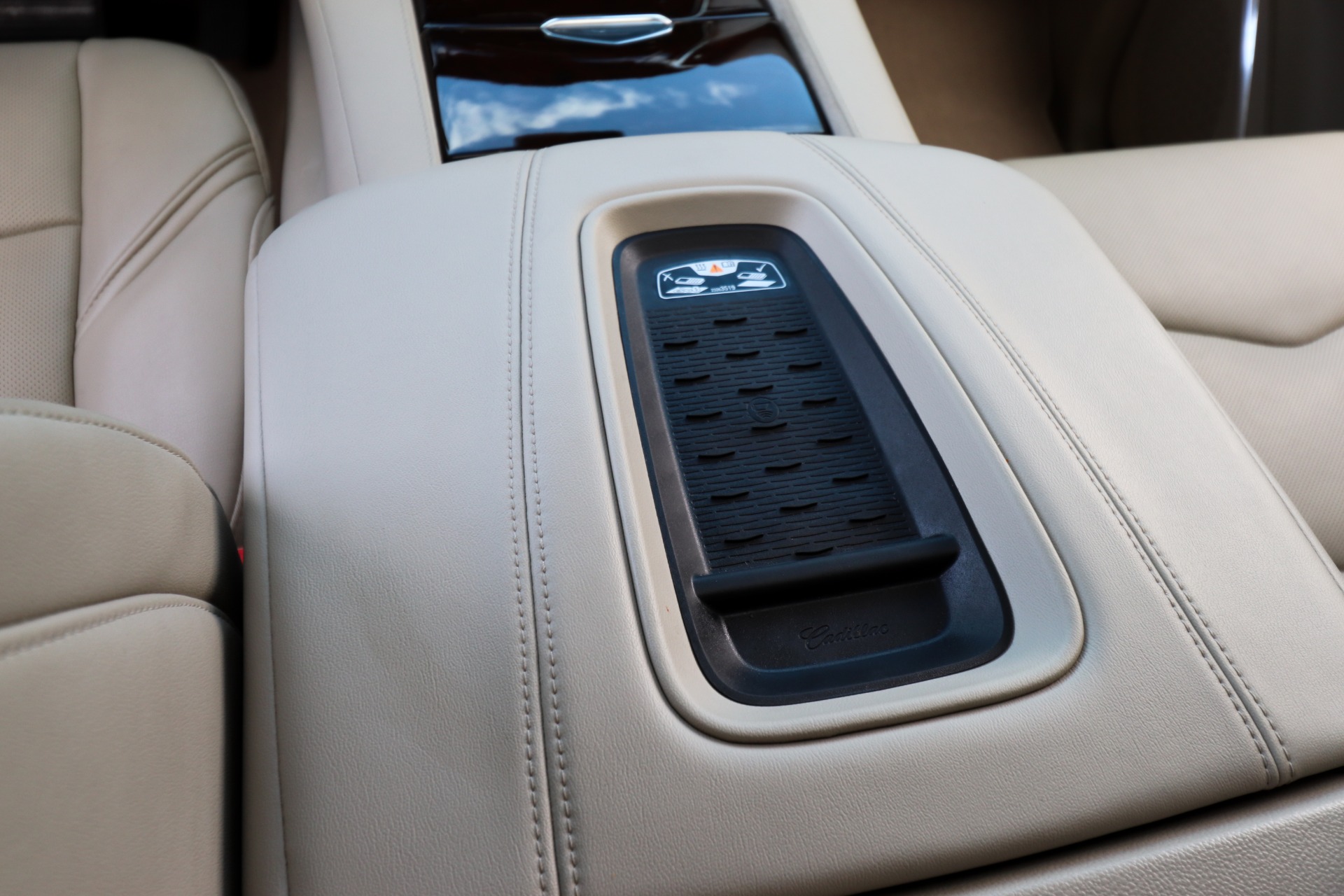 Used-2017-Cadillac-Escalade-Luxury