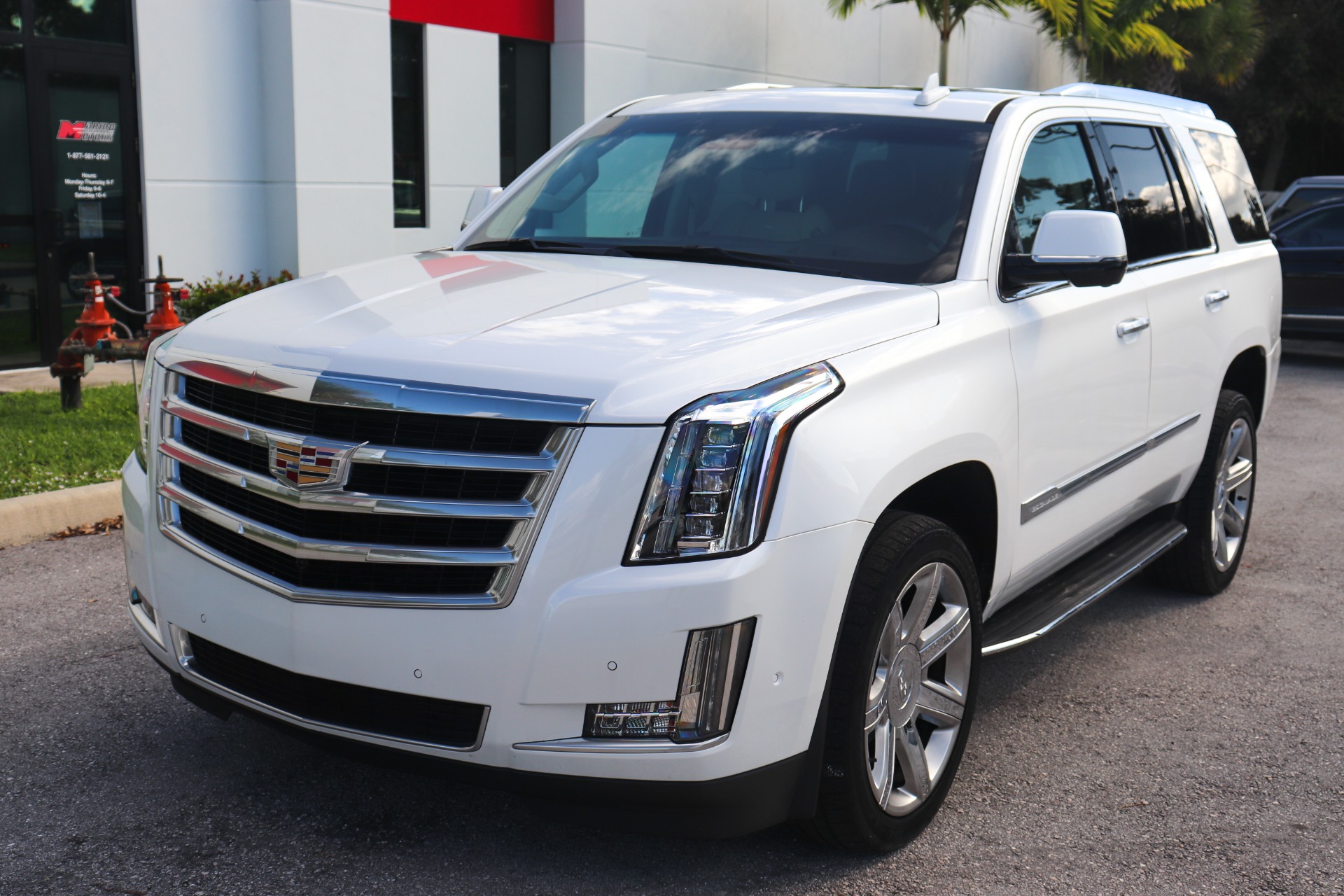 Used-2017-Cadillac-Escalade-Luxury