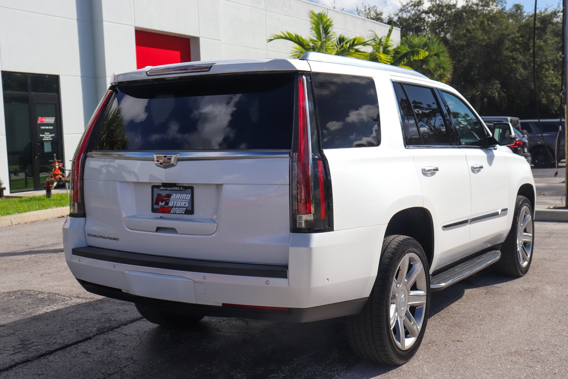Used-2017-Cadillac-Escalade-Luxury