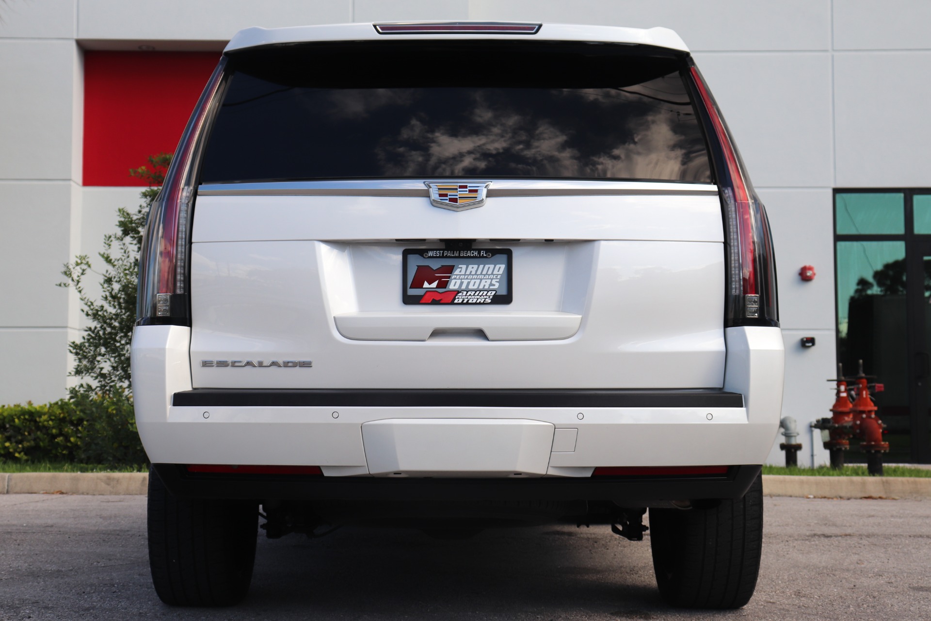 Used-2017-Cadillac-Escalade-Luxury