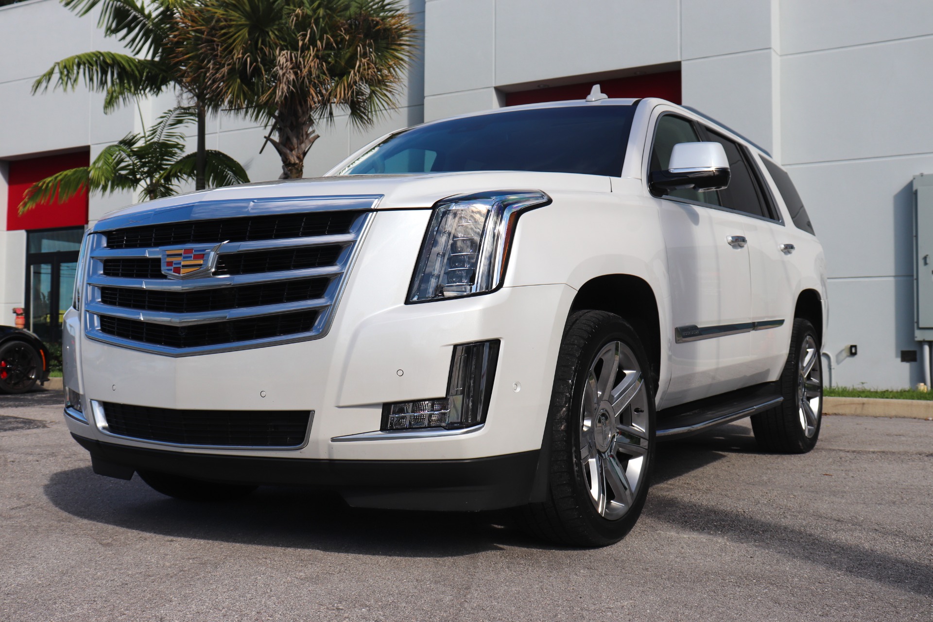 Used-2017-Cadillac-Escalade-Luxury