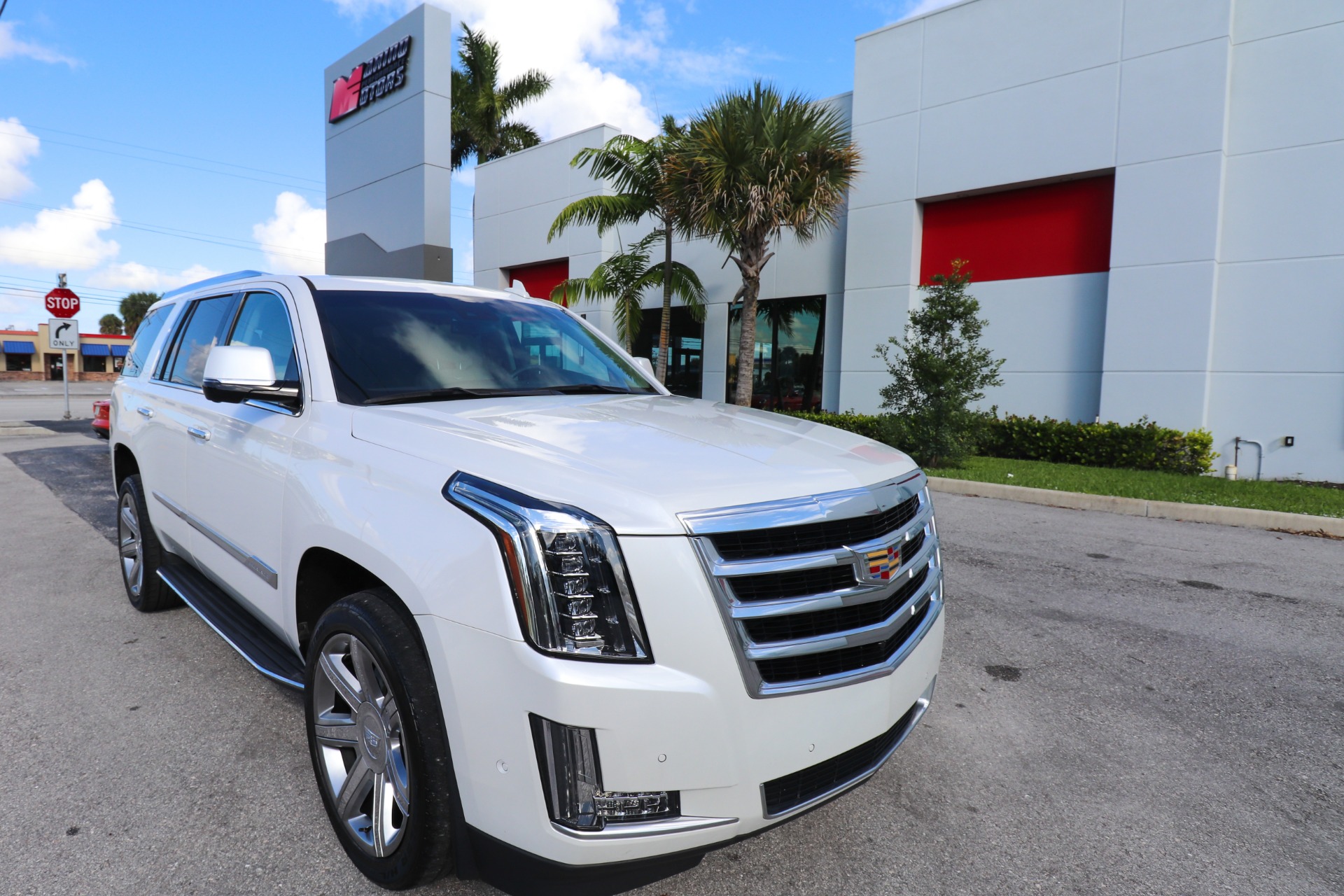 Used-2017-Cadillac-Escalade-Luxury
