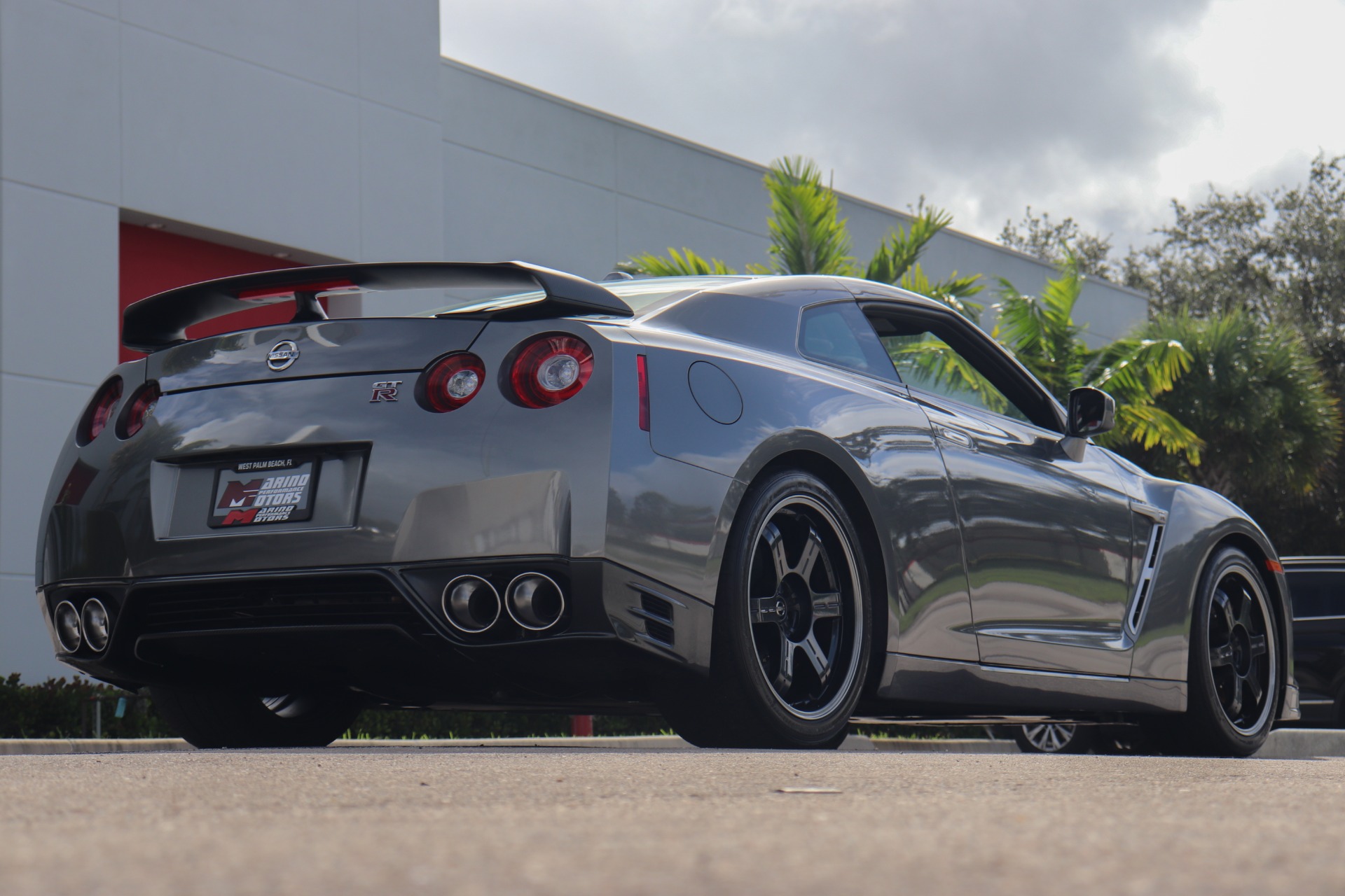 Used-2016-Nissan-GT-R-Black-Edition