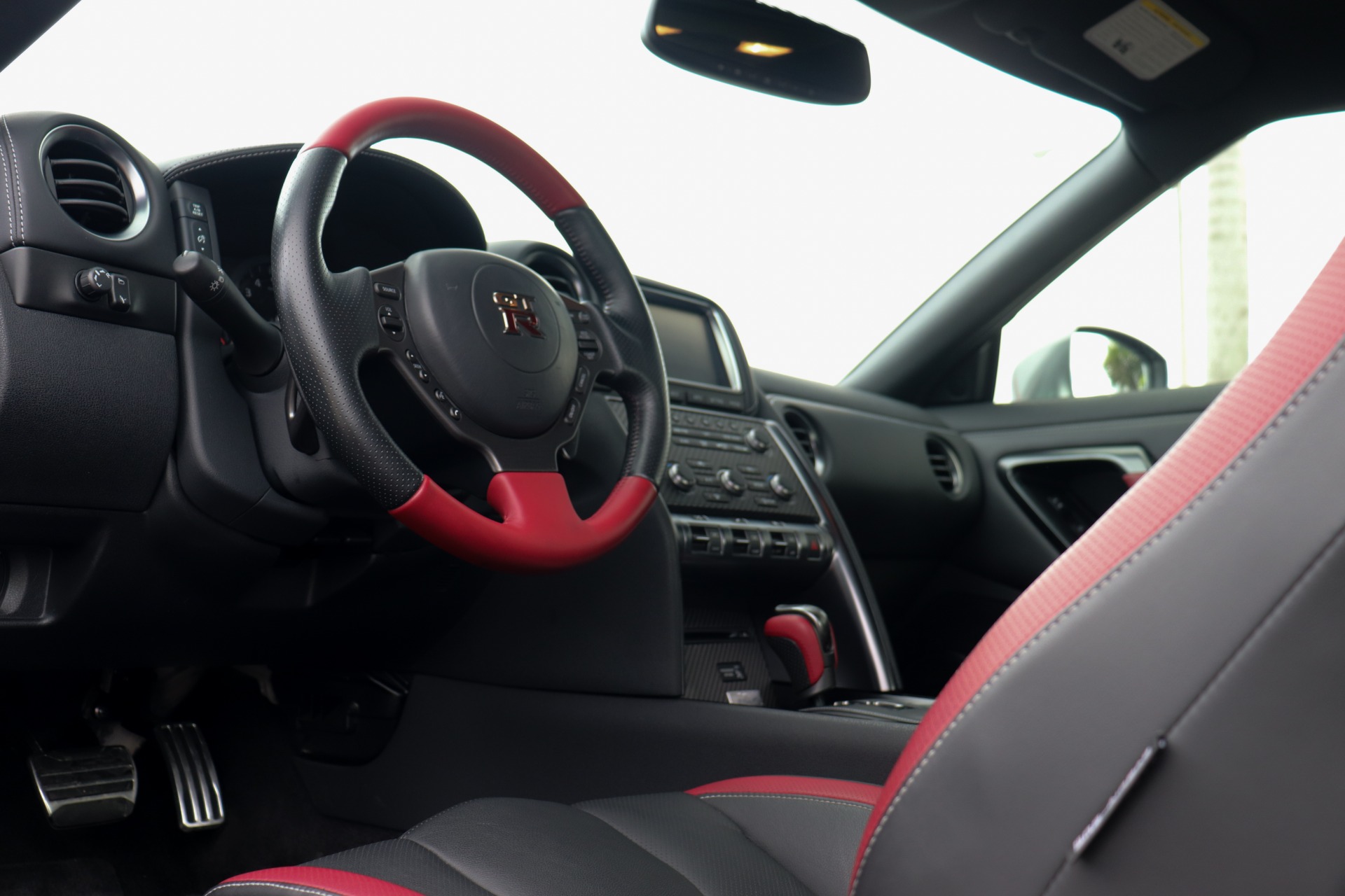 Used-2016-Nissan-GT-R-Black-Edition