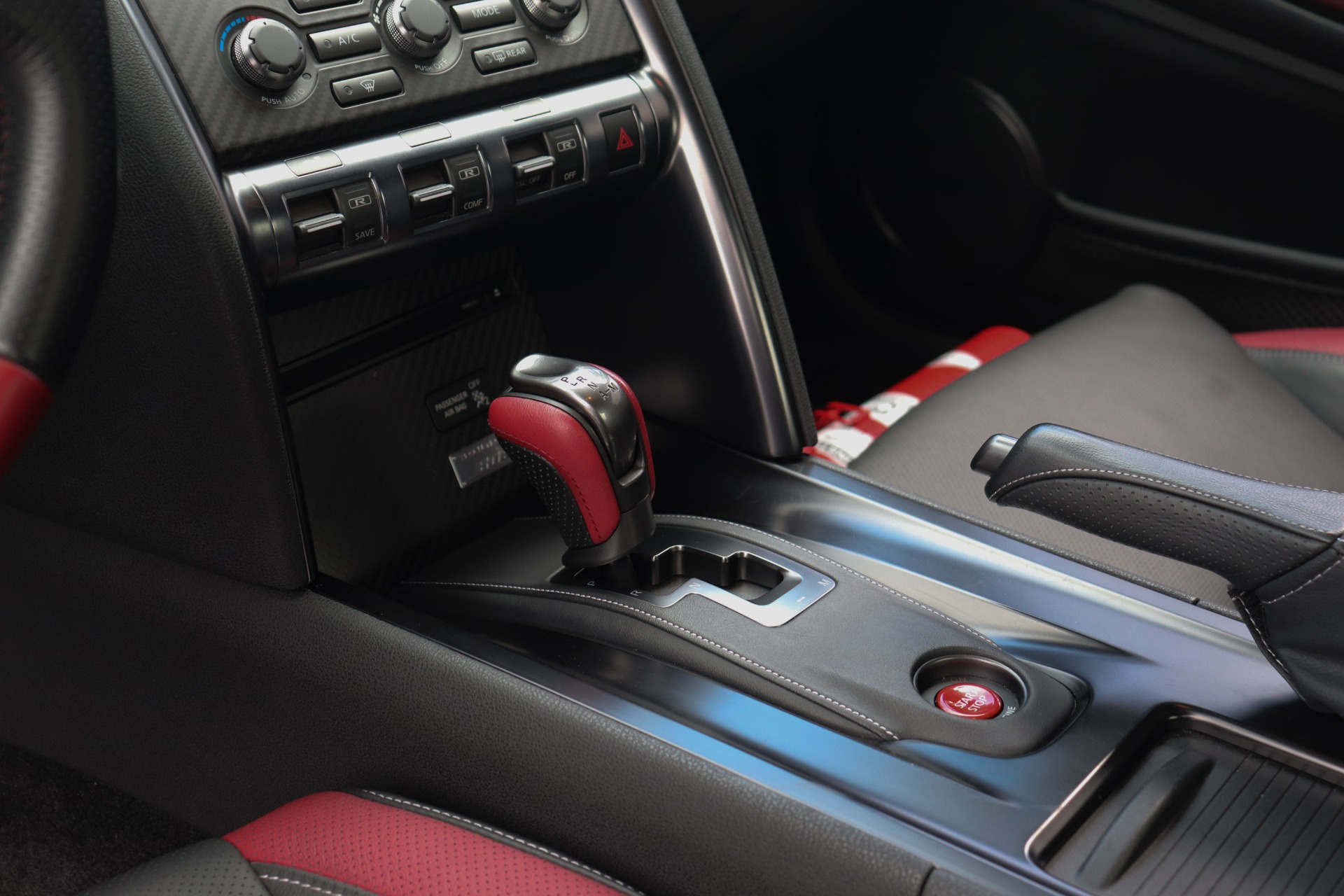 Used-2016-Nissan-GT-R-Black-Edition