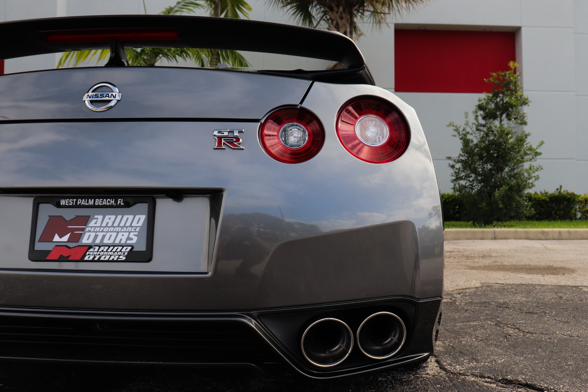Used-2016-Nissan-GT-R-Black-Edition