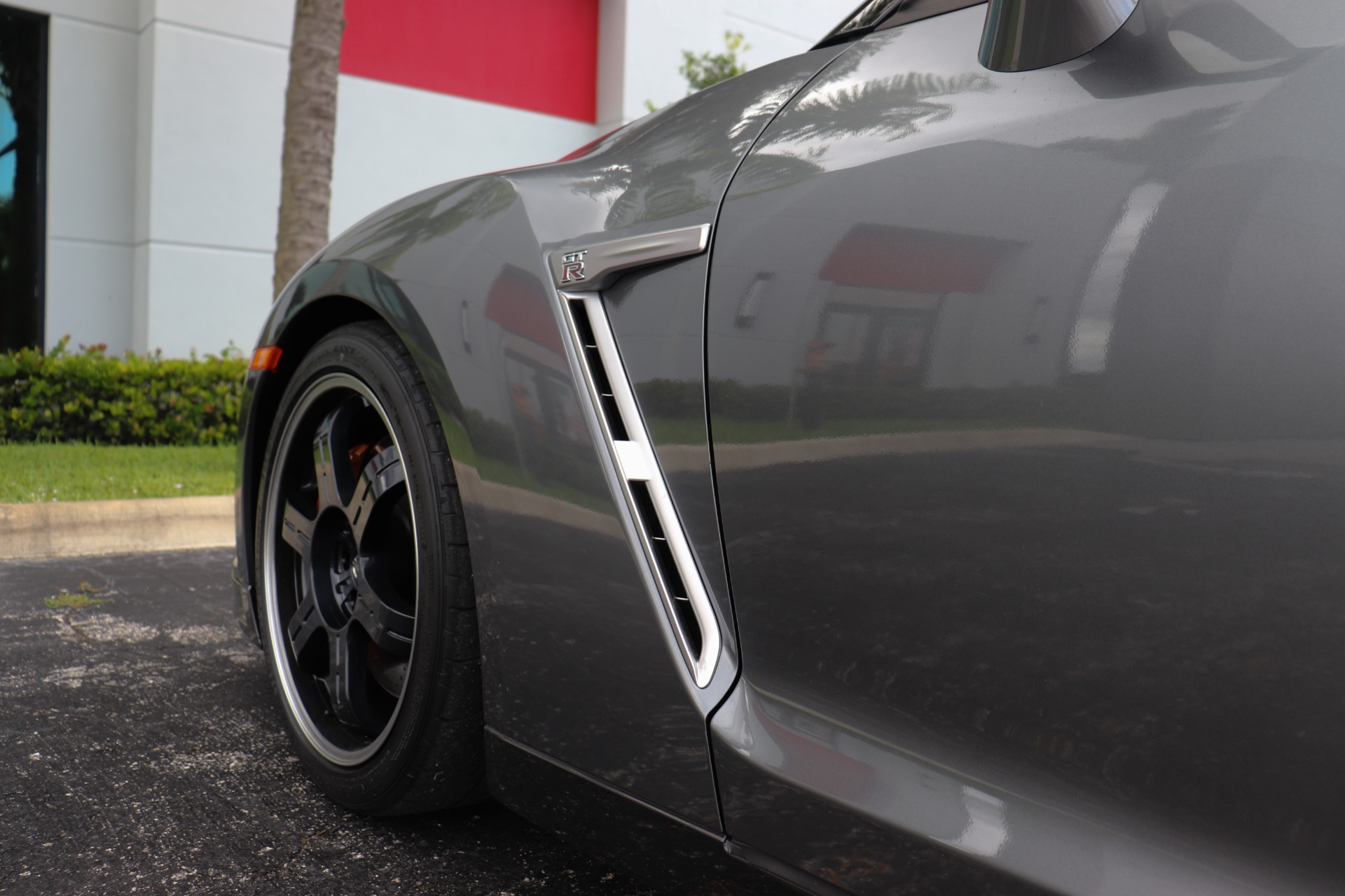 Used-2016-Nissan-GT-R-Black-Edition