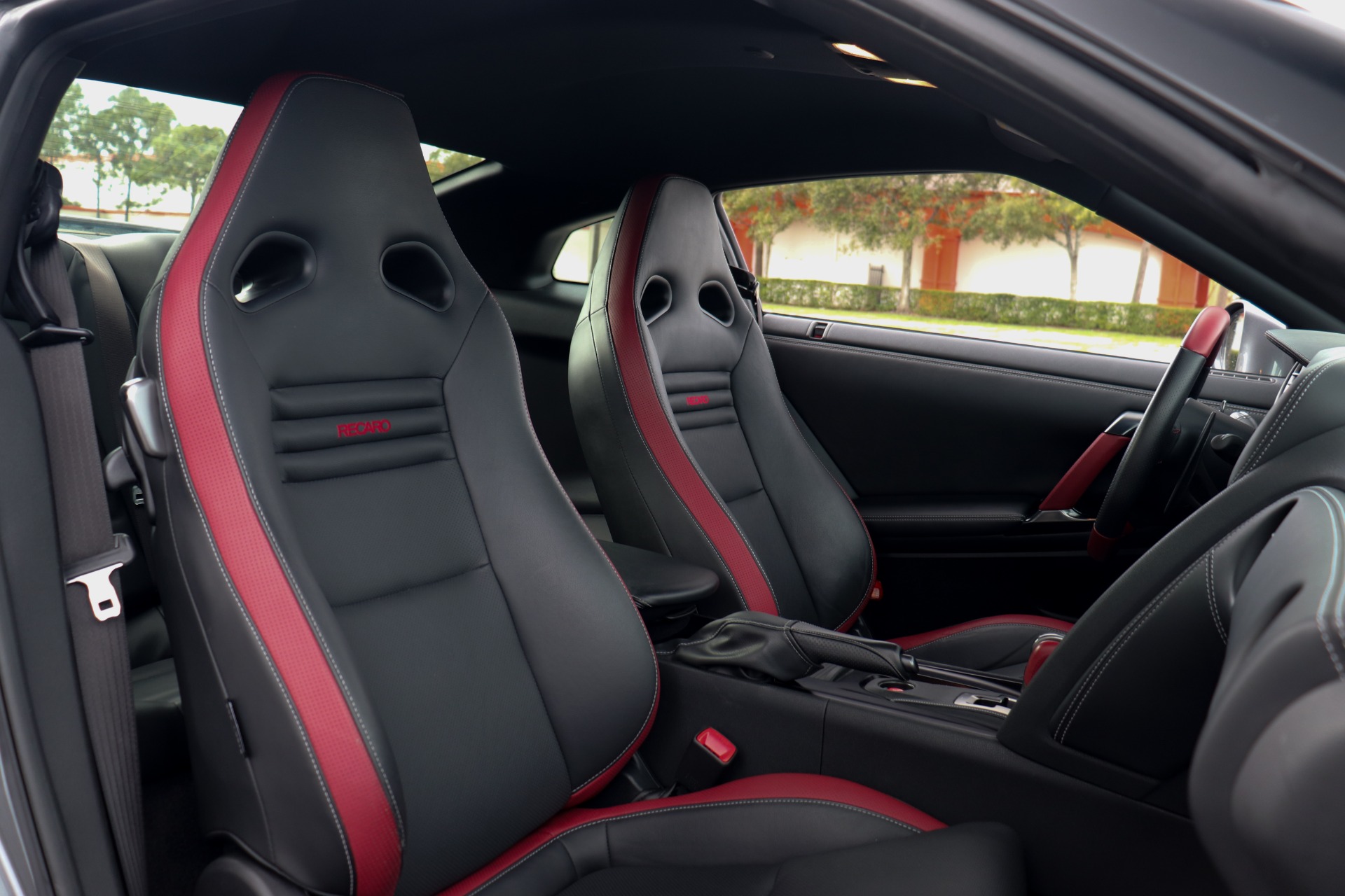 Used-2016-Nissan-GT-R-Black-Edition