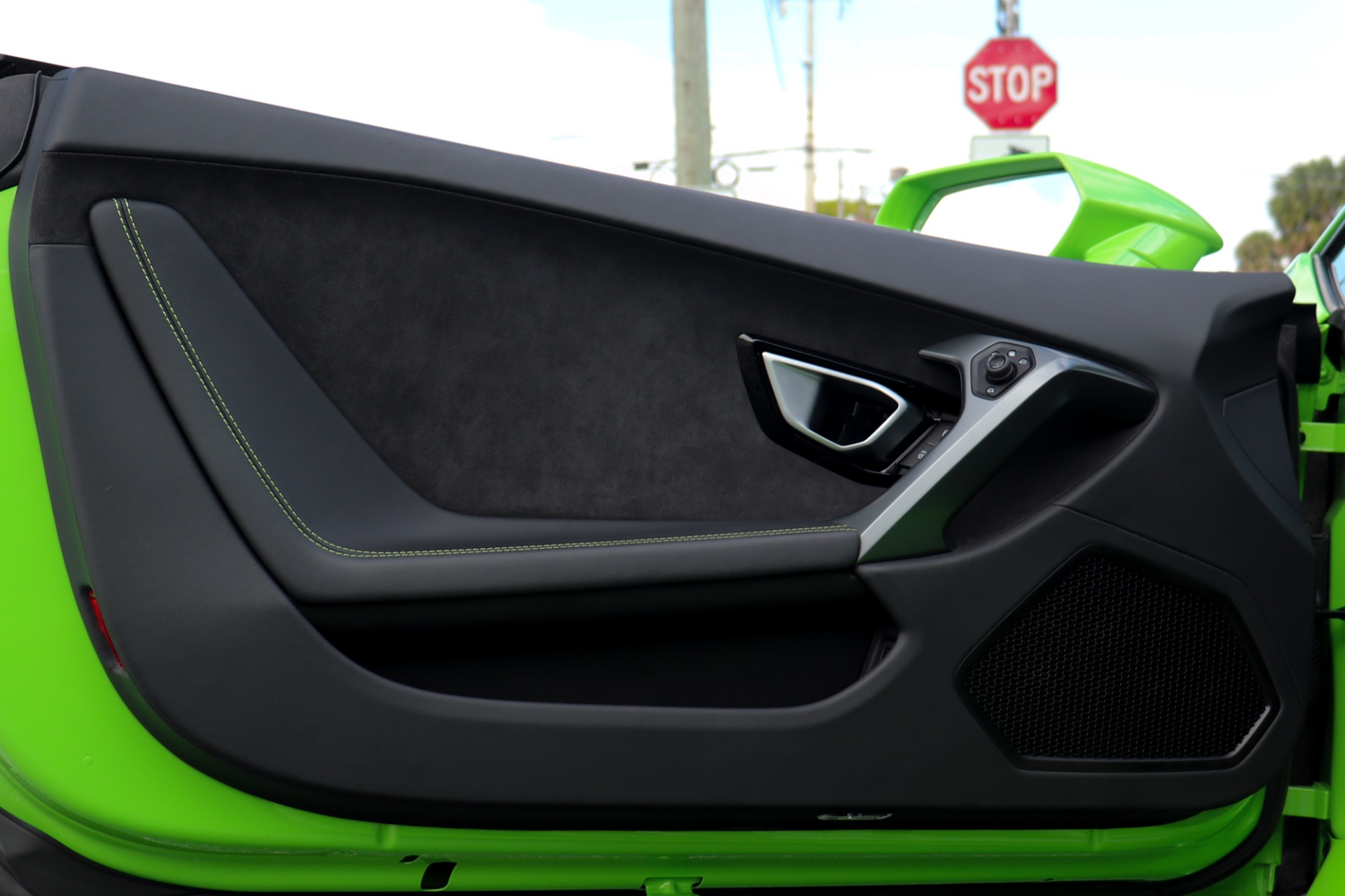 Used-2018-Lamborghini-Huracan-LP-580-2