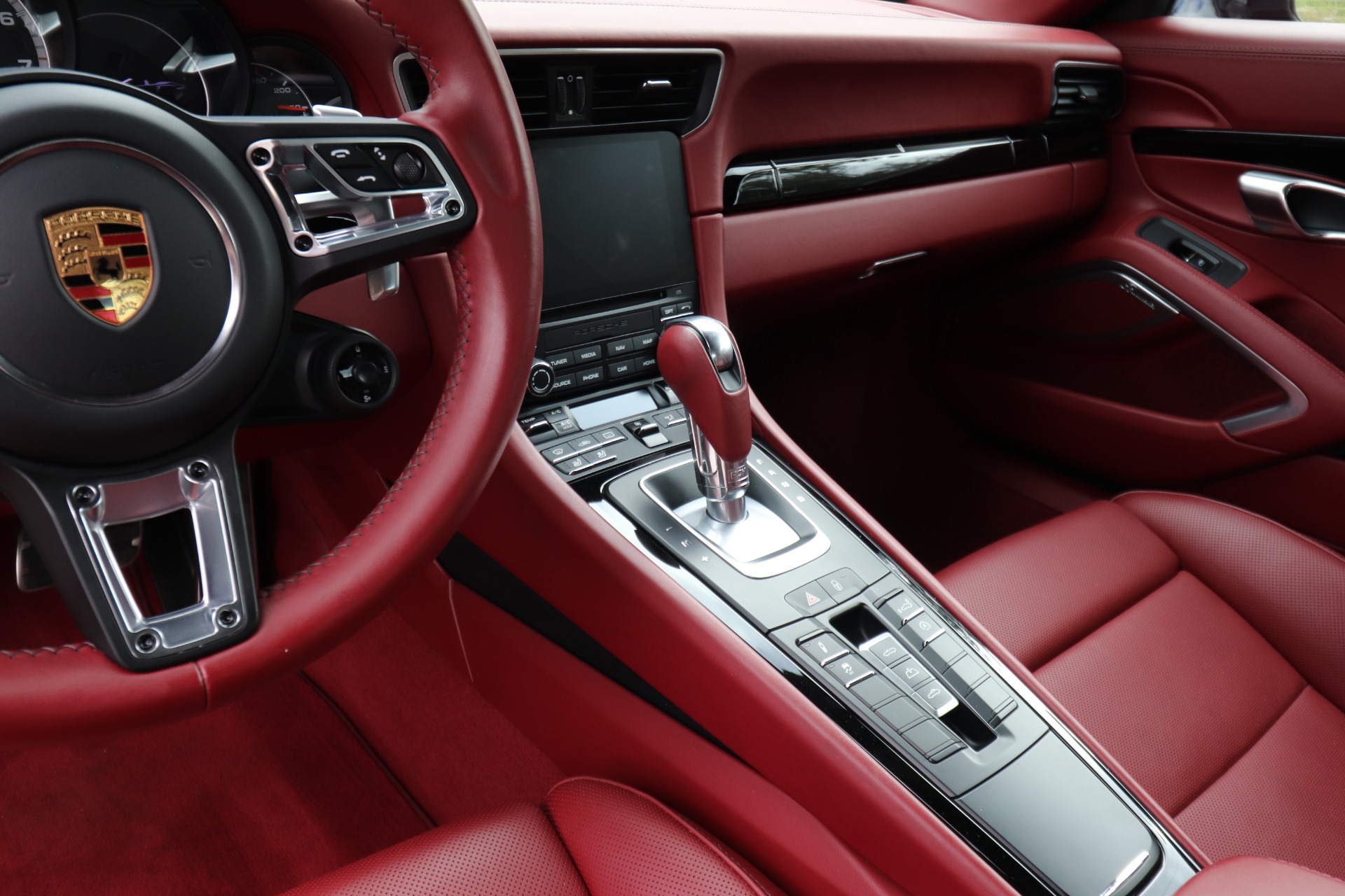 Used-2018-Porsche-911-Turbo