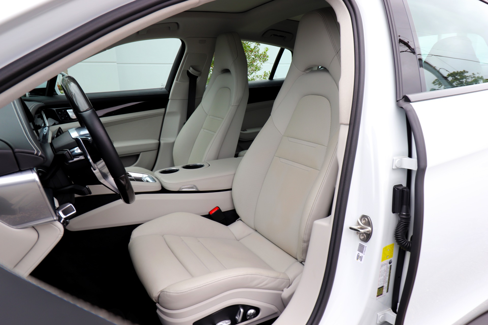 Used-2018-Porsche-Panamera
