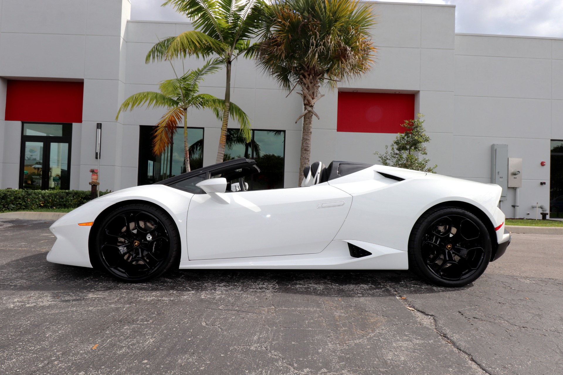 Used-2018-Lamborghini-Huracan-LP-580-2-Spyder
