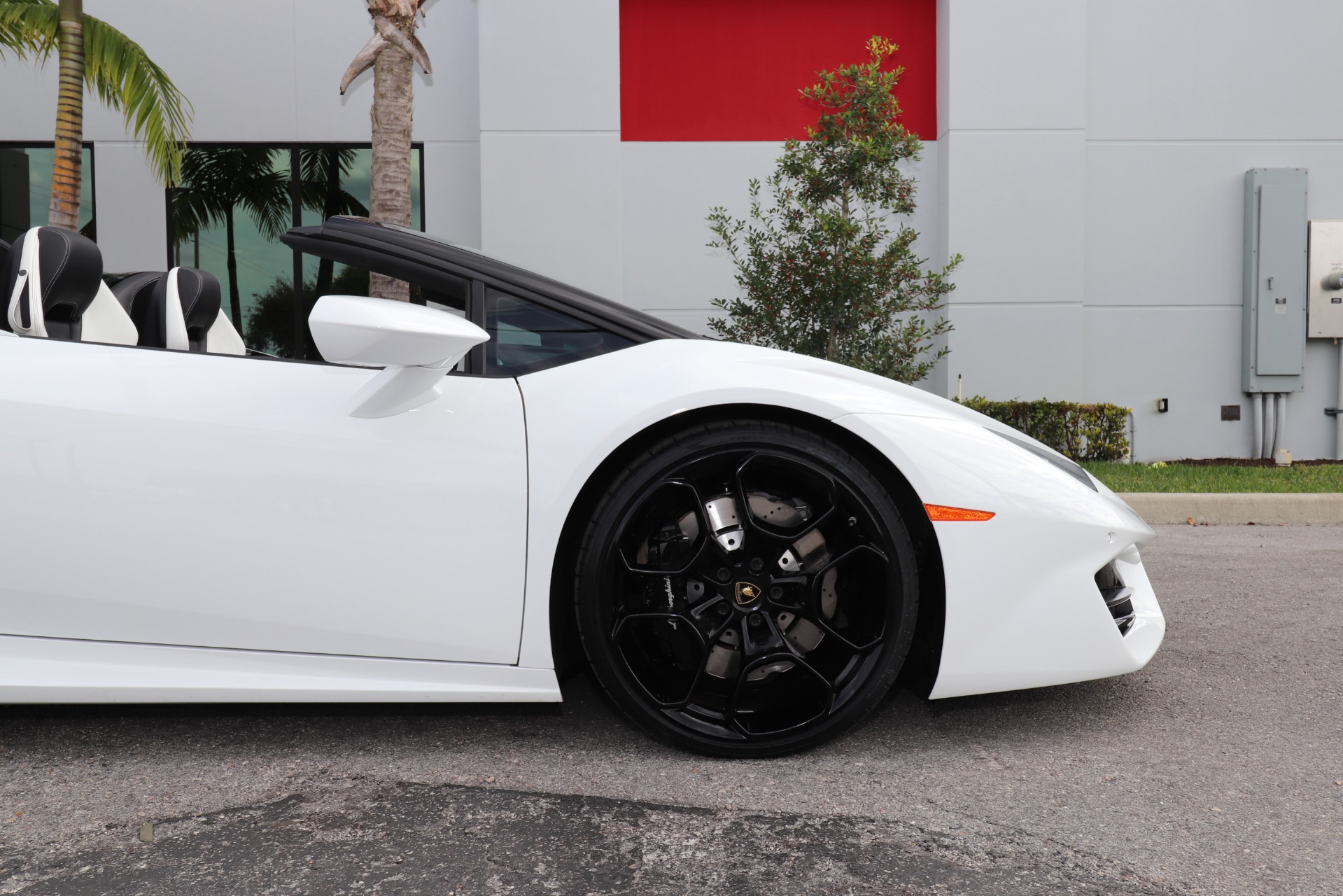 Used-2018-Lamborghini-Huracan-LP-580-2-Spyder