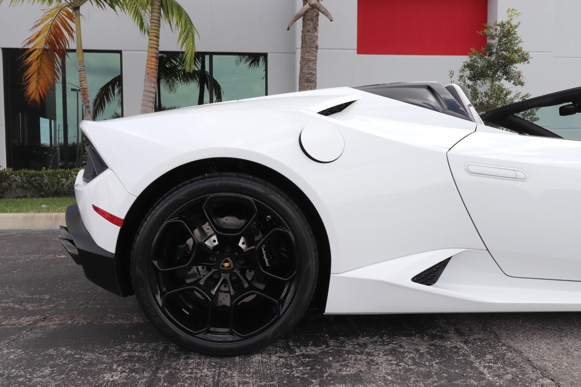 Used-2018-Lamborghini-Huracan-LP-580-2-Spyder